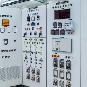 مونتاژ تابلوهای برق صنعتی ، برق و صنعت حکیم