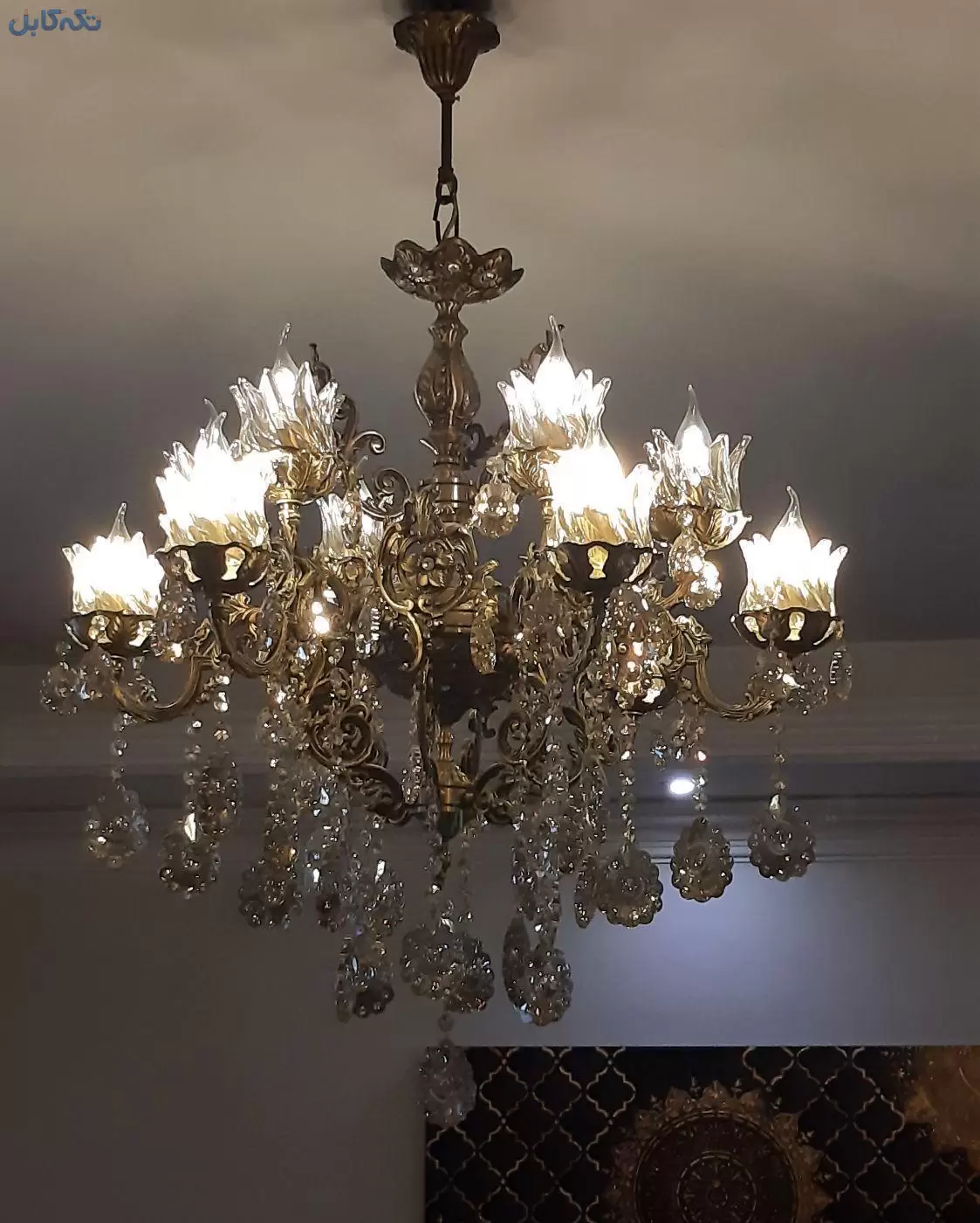 لوستر برنز با لامپهای نو و لاله و کریستال شامپاینی